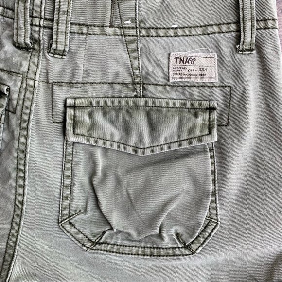 Aritzia TNA Cargo Utility Army Green Shorts Size 0 - Picture 13 of 15